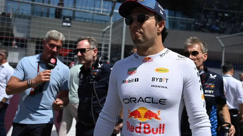 Red Bull remata mercancía oficial de Checo Pérez tras anunciarse su salida de la escudería