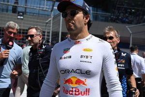 Red Bull remata mercancía oficial de Checo Pérez tras anunciarse su salida de la escudería