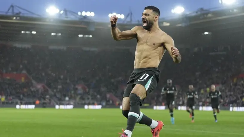 Liverpool, con doblete de Salah, remonta, vence al Southampton y se coloca de líder en la Premier League