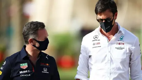 Toto Wolff responde a la elección de Horner por George Russell: "Solo revuelve la mier..."