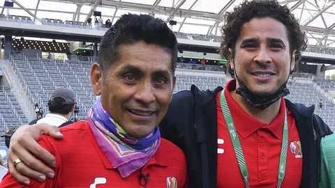 Jorge Campos y el inesperado lugar que le pone a Memo Ochoa en la historia del Tri