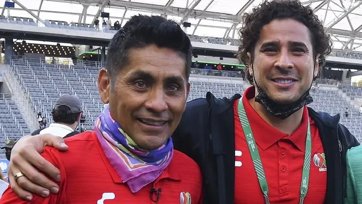 Jorge Campos y el inesperado lugar que le pone a Memo Ochoa en la historia del Tri