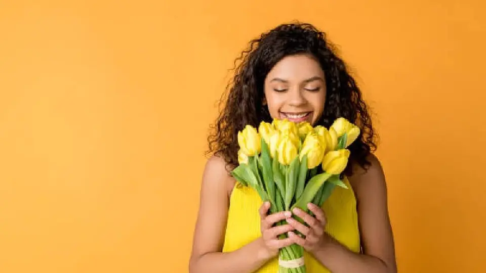 ¿Sabías que el 21 de septiembre se regalan flores amarillas?  ¡Descubre el significado!