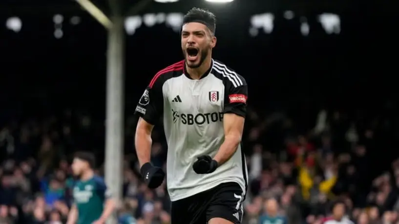 Raúl Jiménez apunta a salir de la Premier League; interesa en Turquía