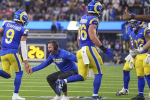 Rams vencen 44-42 a los Bill en el mejor partido de la temporada