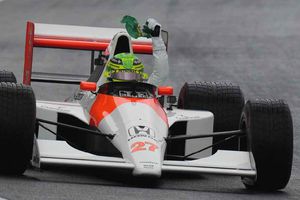 Hamilton lamentó no competir con el auto de Senna tras conducirlo antes del Gran Premio de Brasil