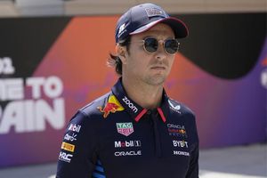 Checo Pérez sobre el meme que uso para negar su retiro: "No me parece justo que se invente rumores"