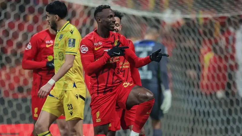 Julián Quiñones brilla en la goleada de Al-Qadisiya en la Copa de Arabia