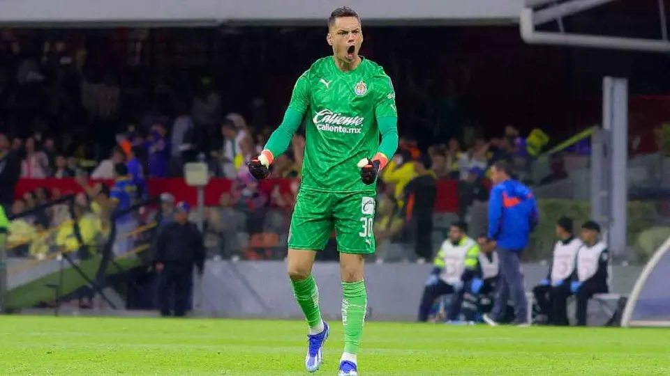 Miguel Gómez y Óscar Whalley son baja en Chivas por lesión