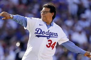 Fernando Valenzuela y la playera que dejó en claro su afición a las Chivas
