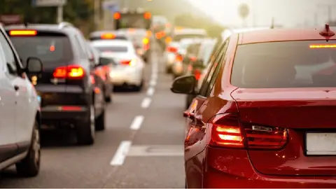 ¡Evita corralón y multas! Estos autos NO circulan este miércoles 27 de noviembre