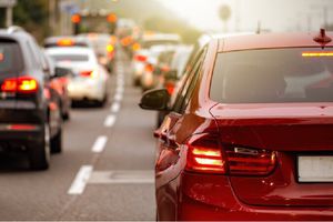 ¡Evita corralón y multas! Estos autos NO circulan este miércoles 27 de noviembre