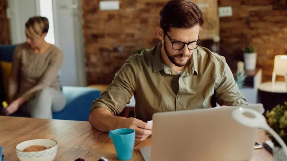 Condusef alerta de los riesgos para trabajadores ‘freelance’ en esta temporada navideña