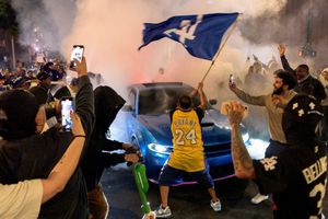 Caos en Los Ángeles por triunfo de Dodgers en Serie Mundial: Arrestos y un autobús quemado