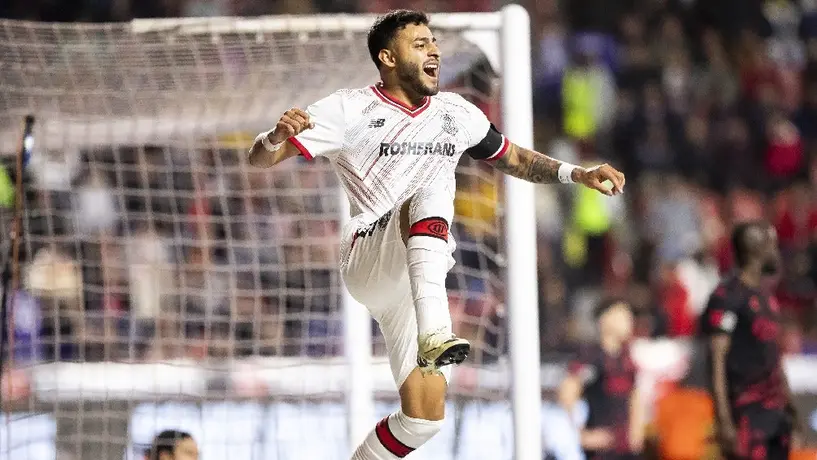¡Con dorsal goleador! Alexis Vega se estrena con el ‘9’ y marca doblete con Toluca
