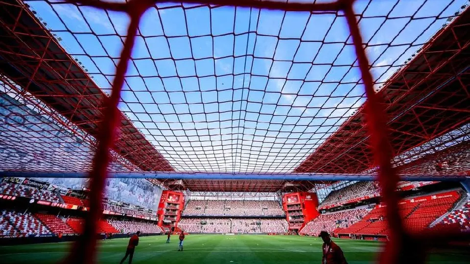 Gerard Piqué compara al Nemesio Diez con Old Trafford