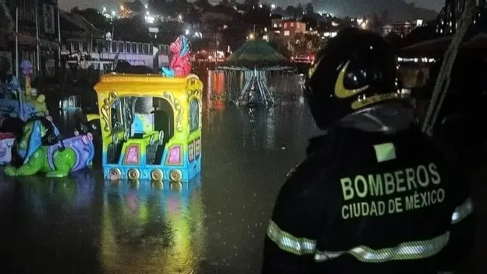 Se registran fuertes inundaciones en la Feria del Mole en Milpa Alta y activa alerta púrpura por lluvias