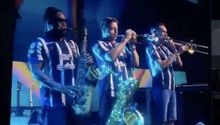 Banda de Paul McCartney sorprende a aficionados al usar playeras de Rayados