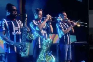 Banda de Paul McCartney sorprende a aficionados al usar playeras de Rayados