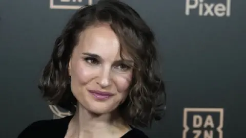 ¡Se ensañan con el Real Madrid! El gesto de Natalie Portman en la entrega del Balón de Oro