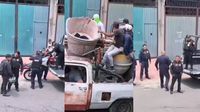 VIDEO: Albañiles ‘rescatan’ a biker de un grupo de policías