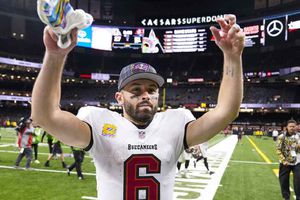 Baker Mayfield se sobrepone a tres intercepciones y comanda triunfo de Tampa Bay