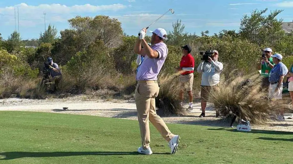 Scheffler despertó en el segundo día del Hero World Challenge; Cameron Young se vino abajo