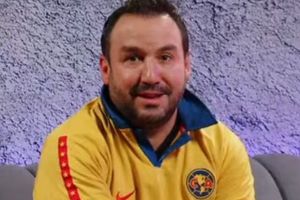 ¡Momento épico! Fernando Cevallos se pone el jersey y canta el himno del América