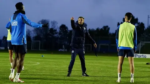 Martín Anselmi vive su primer día de entrenamiento al mando del Porto
