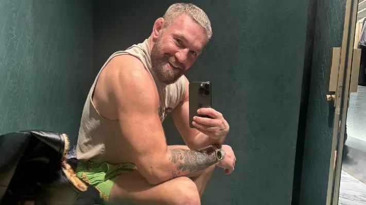 Conor McGregor cambia las Artes Marciales Mixtas por el futbol