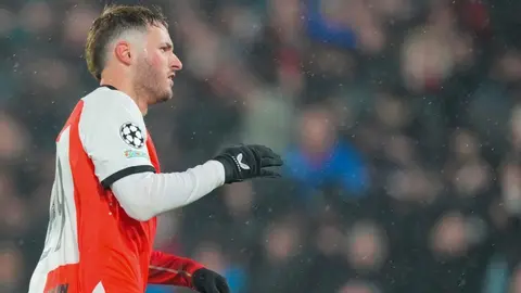 ¡Más cerca! Milan mejorará oferta por Santiago Giménez a Feyenoord