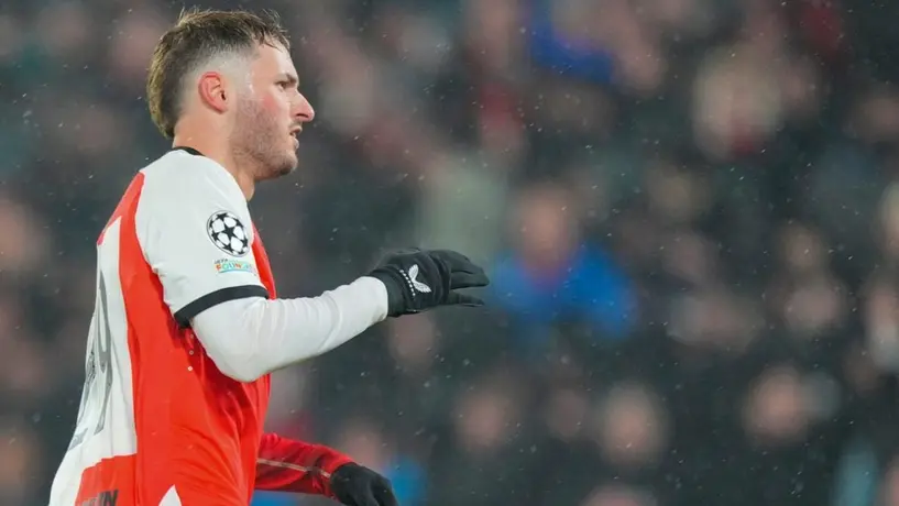 ¡Más cerca! Milan mejorará oferta por Santiago Giménez a Feyenoord