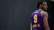 Bronny James debuta con victoria con el South Bay Lakers en la G-League