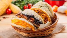 México celebra su mes patrio abrazando un platillo típico de Sudamérica: la arepa