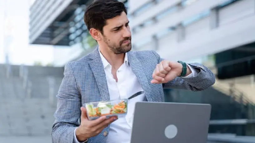 Ley Federal de Trabajo: ¿Puedes salir temprano de trabajar sino tomas tu hora de comida?