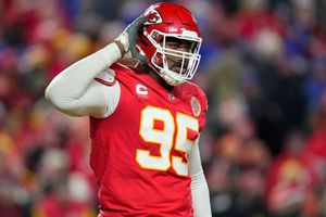 ¡Emotivo! Chris Jones llora tras pase de Chiefs al Super Bowl LIX