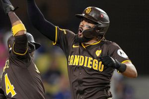 ¡Empatan la serie! San Diego Padres aplasta 10-2 a Dodgers