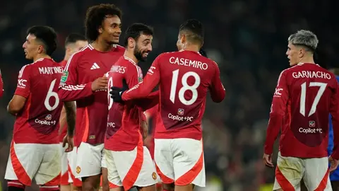Manchester United mejora sin Ten Hag y golea a Leicester en Carabao Cup