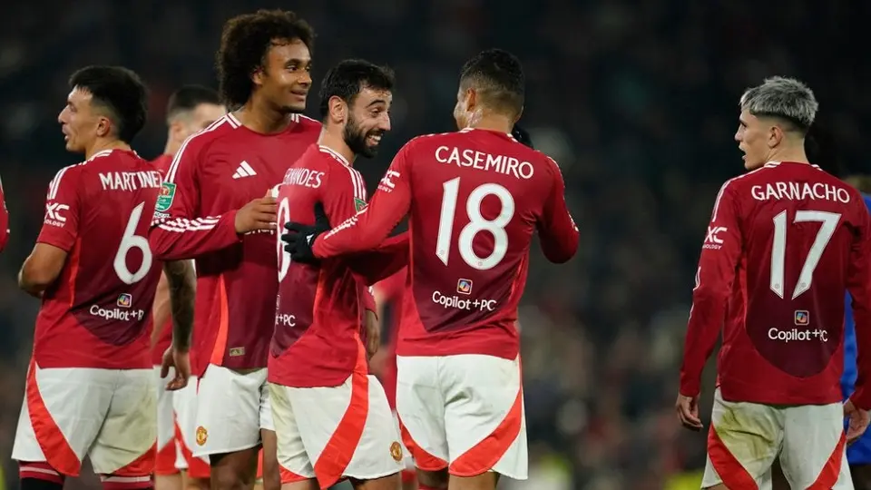 Manchester United mejora sin Ten Hag y golea a Leicester en Carabao Cup