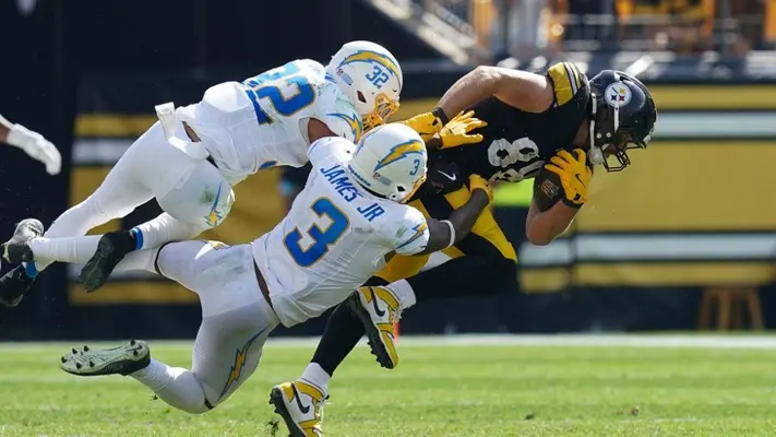 NFL suspende por un juego a Derwin James Jr. por golpes a la cabeza de rivales