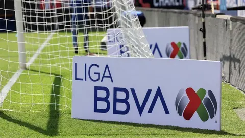 ¡Qué llevado! Carlos Salcedo causa revuelo por ponchar llanta a Diego Campillo
