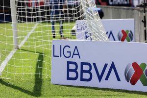 ¡Qué llevado! Carlos Salcedo causa revuelo por ponchar llanta a Diego Campillo