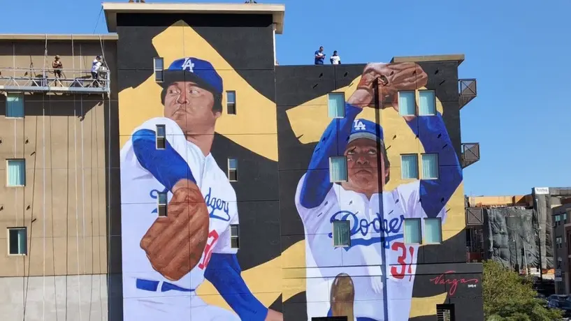 ¡Inmortalizado! Pintan espectacular mural en memoria de Fernando Valenzuela en Los Angeles