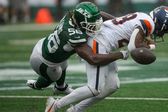 Jugador de Denver Broncos se desploma tras recibir duro golpe en duelo vs Jets
