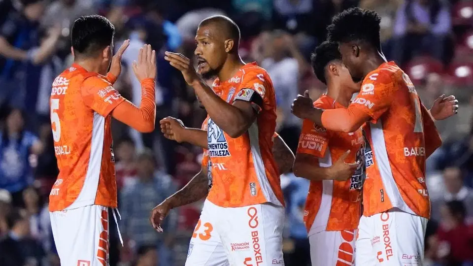 Pachuca vence a Querétaro por la mínima diferencia en La Corregidora