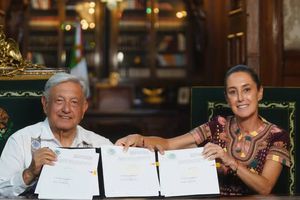 AMLO firma decreto para publicar la Reforma al Poder Judicial con Sheinbaum, justo antes del Grito de Independencia