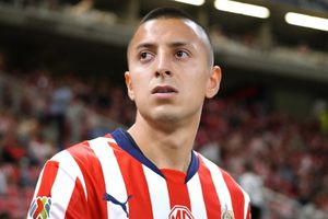 Roberto Alvarado bromea con su posición en el Balón de Oro