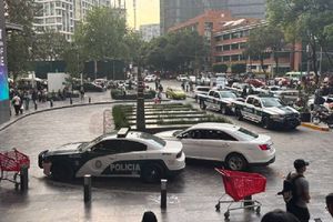 En plaza Miyana en Polanco se reporta una balacera que deja un muerto