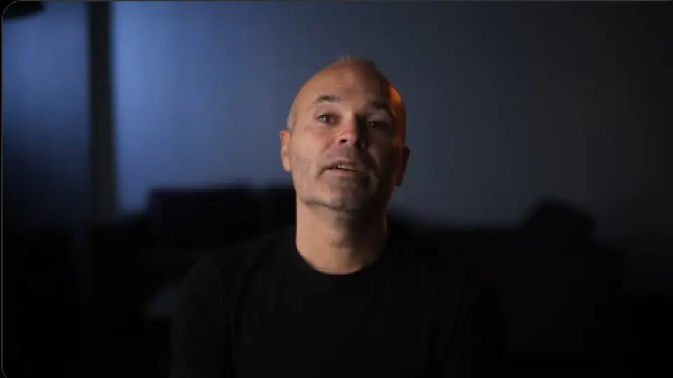 Andrés Iniesta confirma su retiro del futbol con emotivo video de históricos entrenadores
