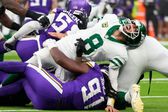 Aaron Rodgers con esguince de tobillo tras ser castigado por Vikings